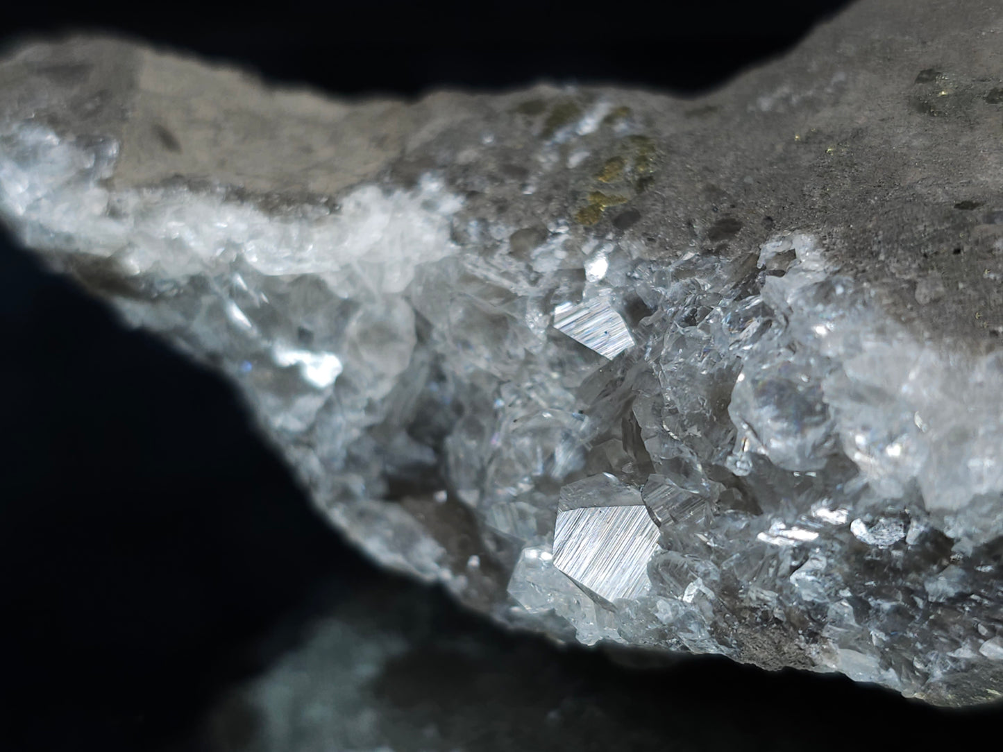 #33694 Super clear Nailhead Spar Calcite cluster and Chalcopyrite ore and multiple small fossils in the matrix
