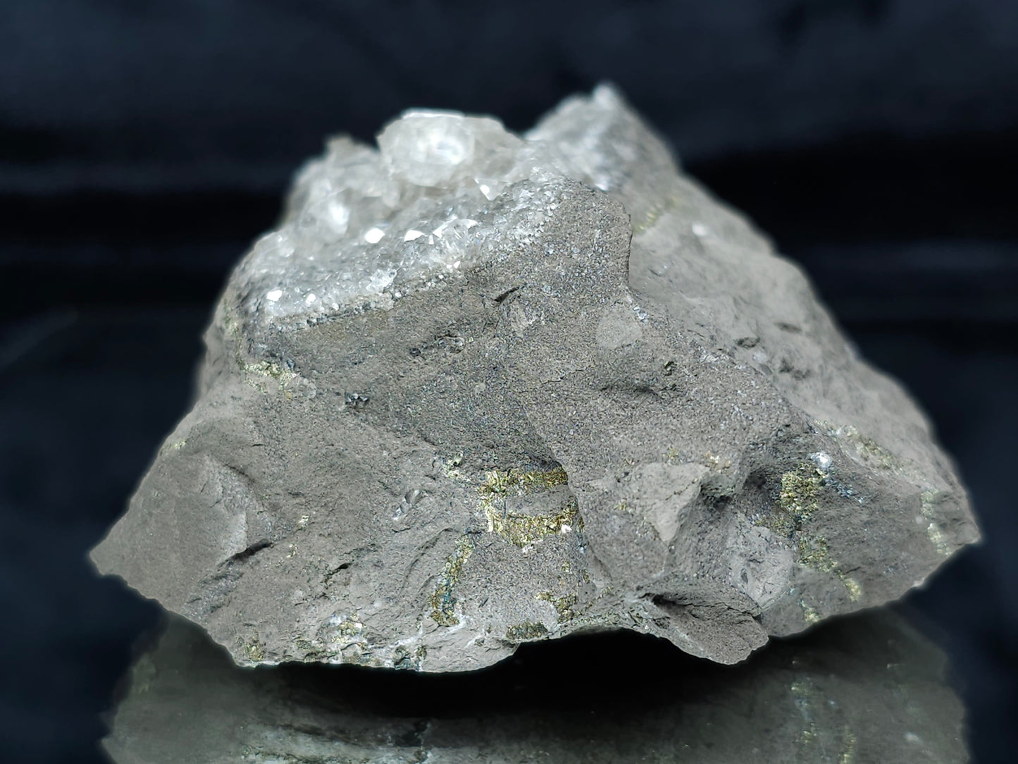 #33696 Super clear Nailhead Spar Calcite cluster and Chalcopyrite ore and multiple small fossils in the matrix