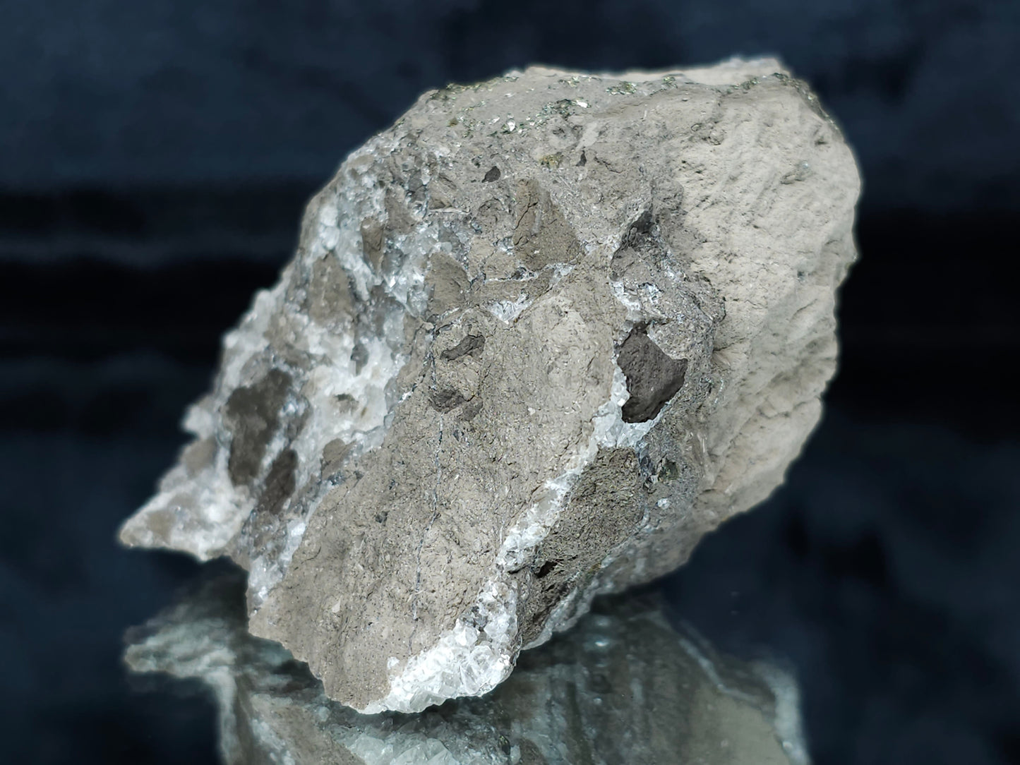 #33697 Super clear Nailhead Spar Calcite geode and Chalcopyrite ore and multiple small fossils in the matrix
