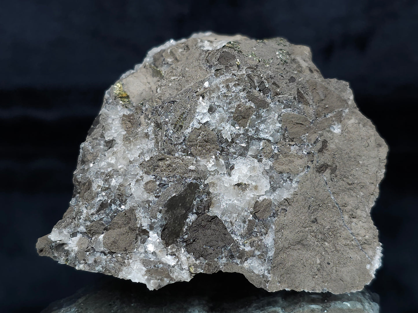 #33697 Super clear Nailhead Spar Calcite geode and Chalcopyrite ore and multiple small fossils in the matrix