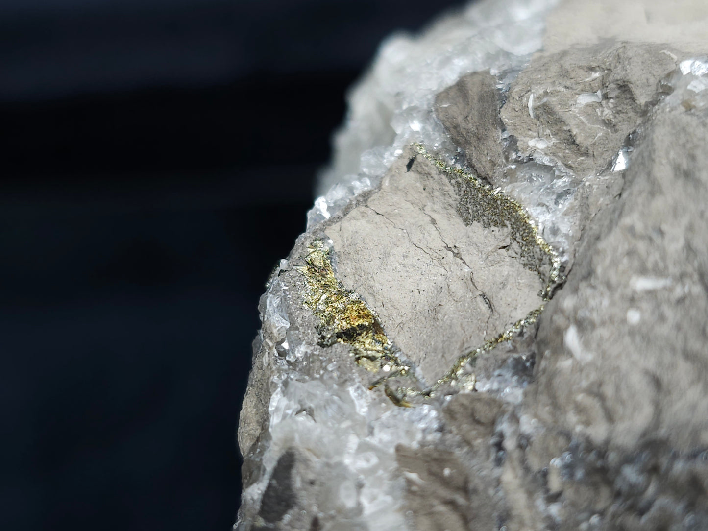 #33697 Super clear Nailhead Spar Calcite geode and Chalcopyrite ore and multiple small fossils in the matrix