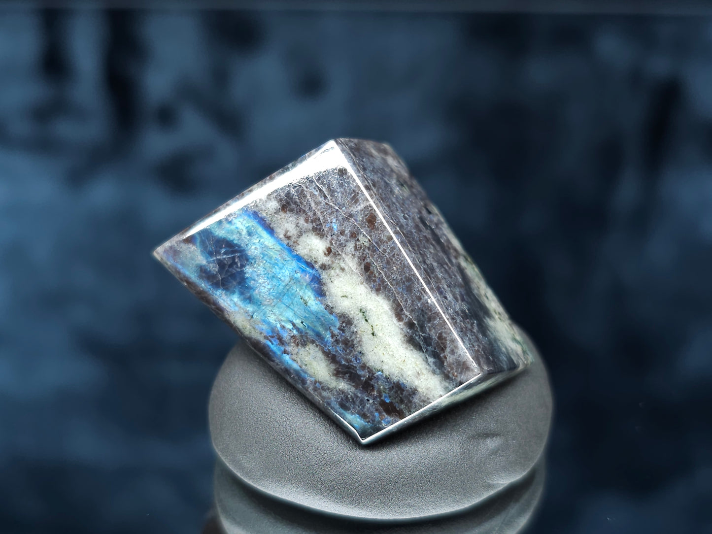 #44129 Labradorite