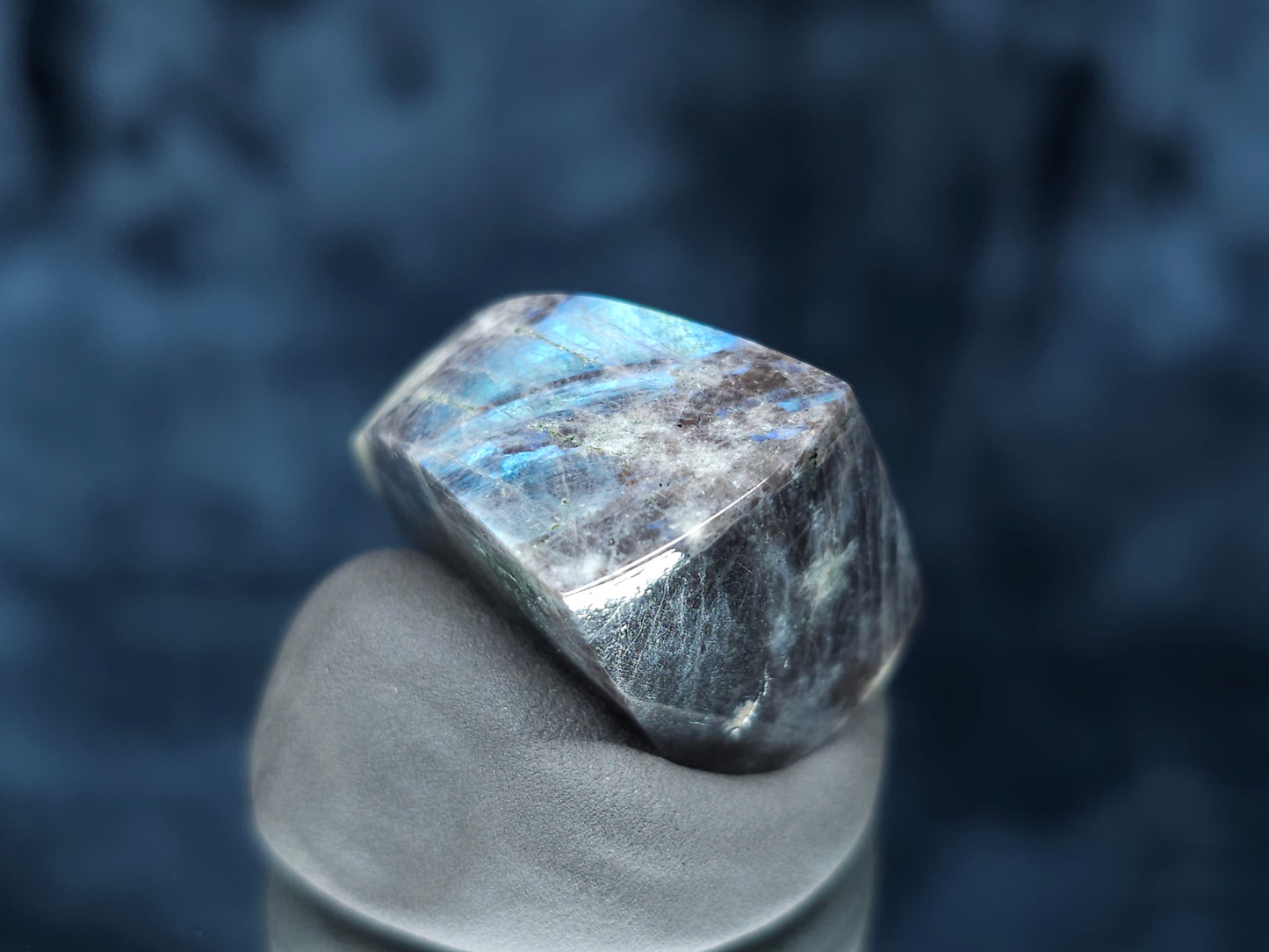 #44130 Labradorite