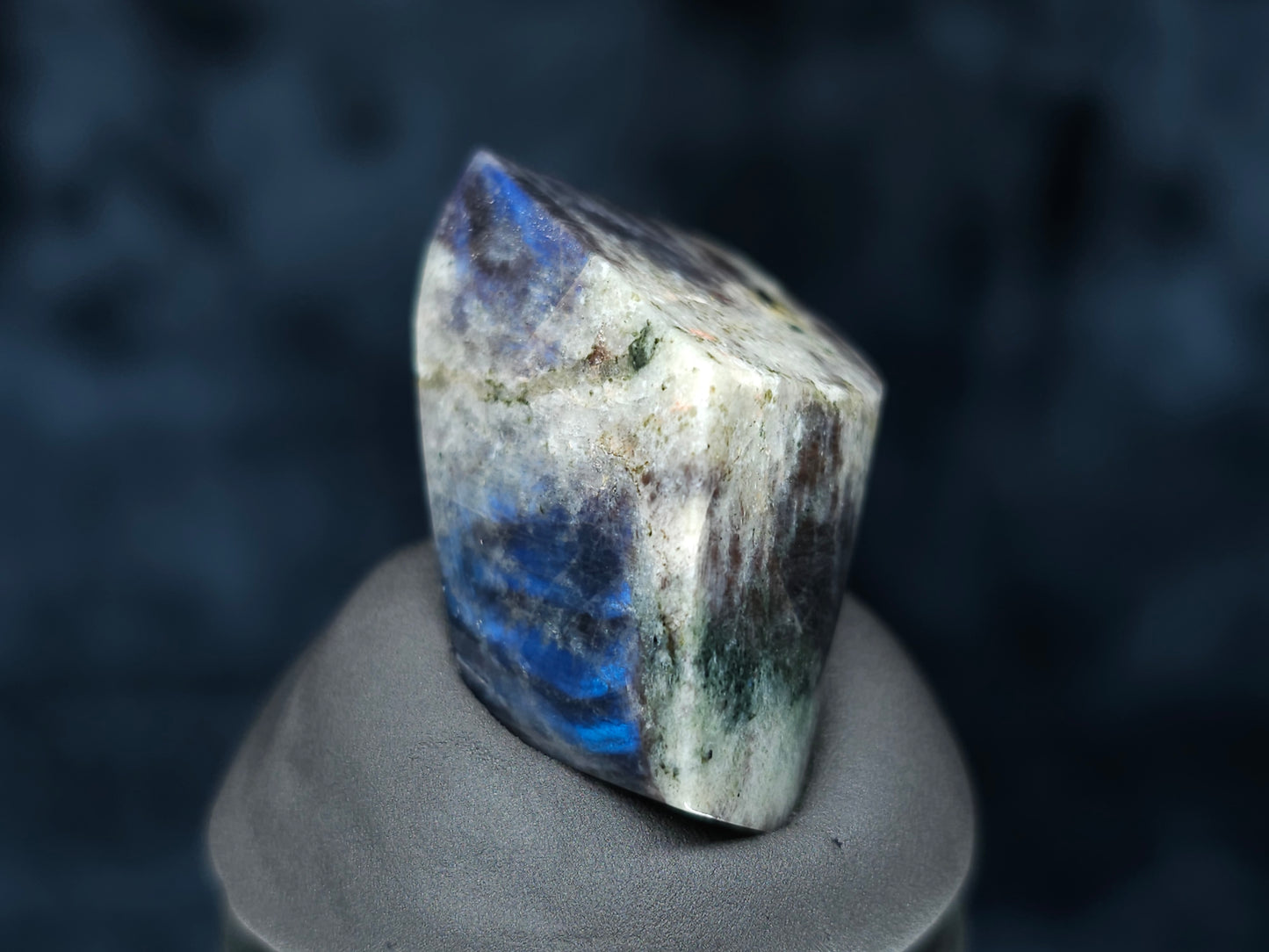 #44131 Labradorite