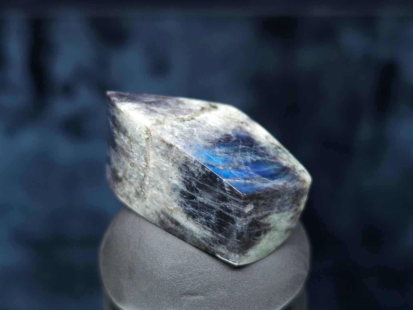 #44131 Labradorite