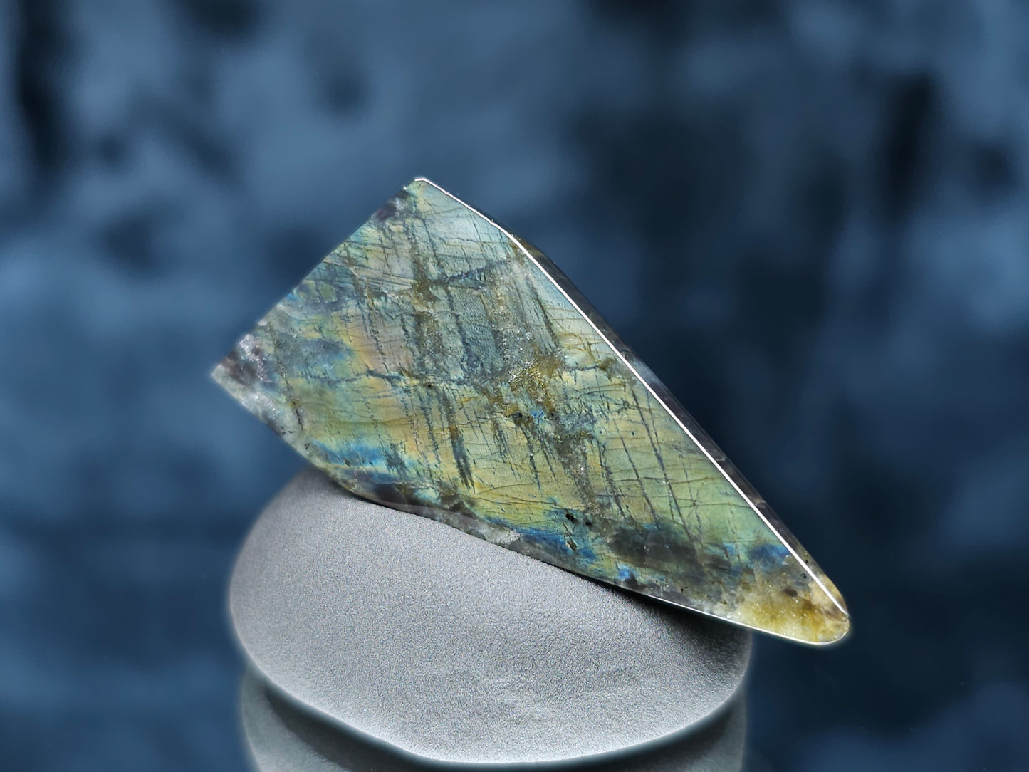 #44132 Labradorite