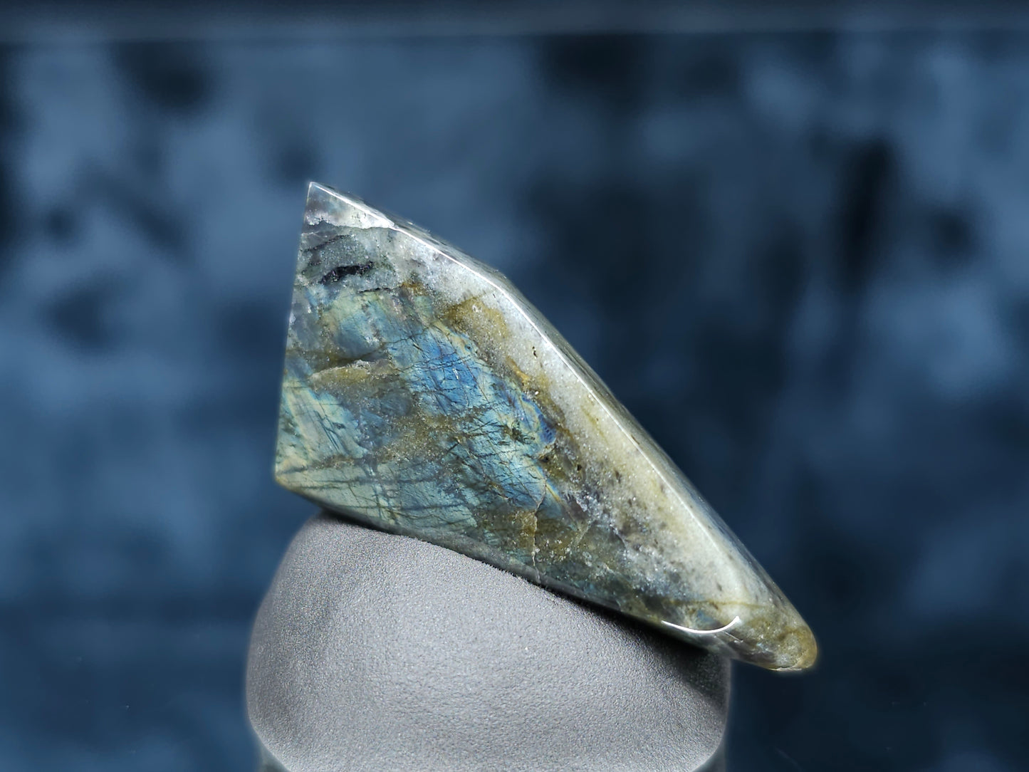 #44132 Labradorite