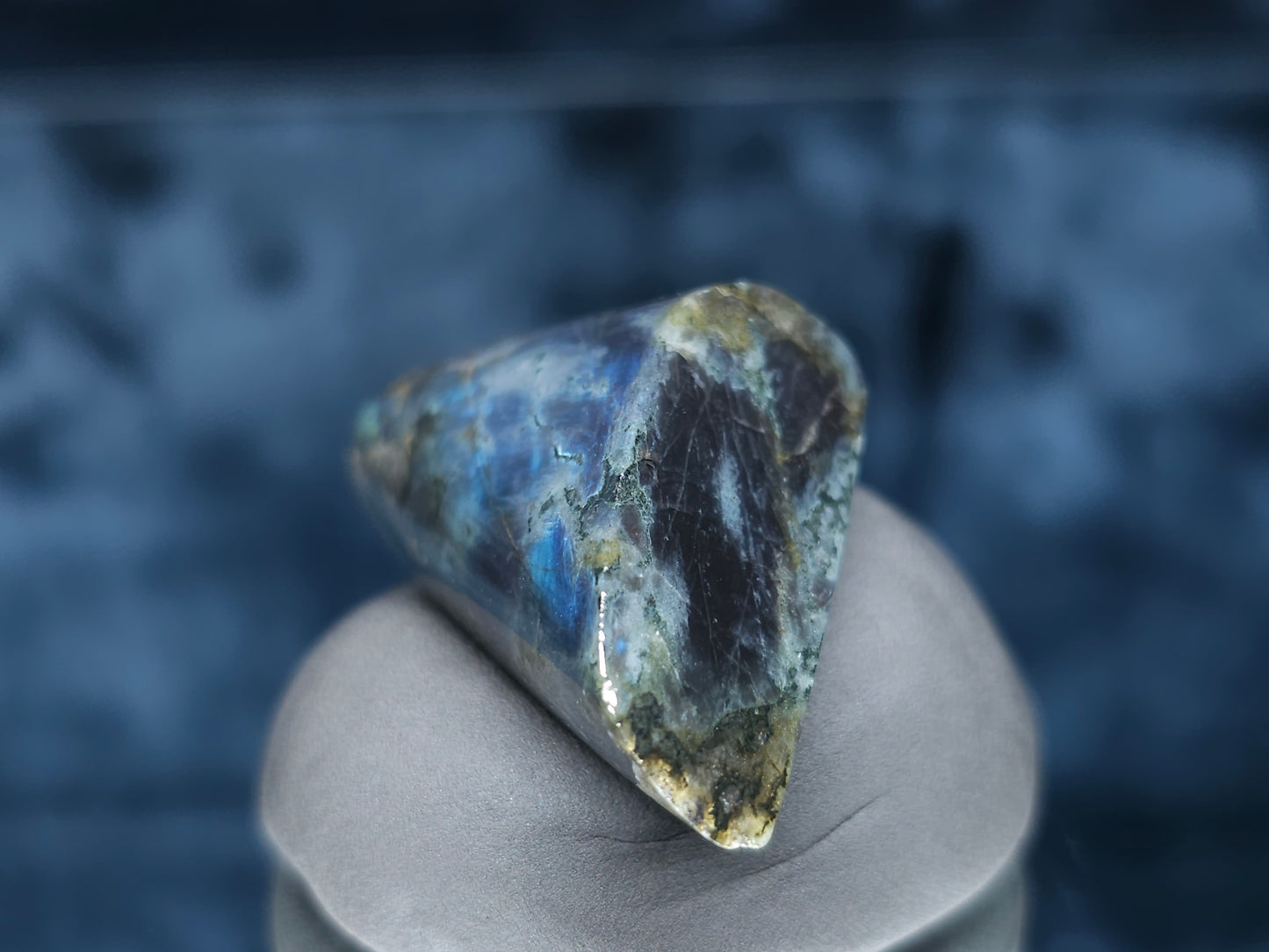 #44136 Labradorite