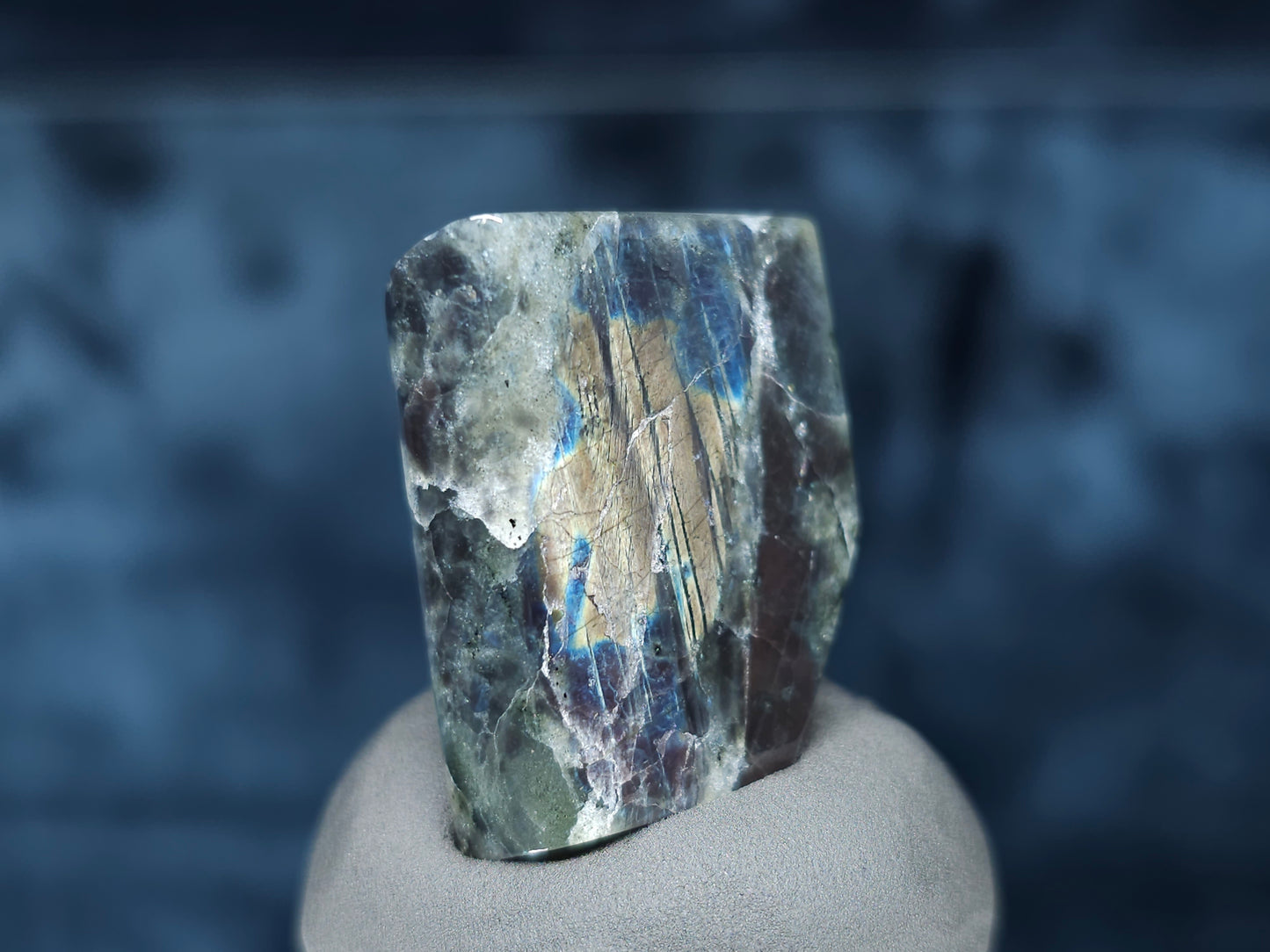 #44139 Labradorite