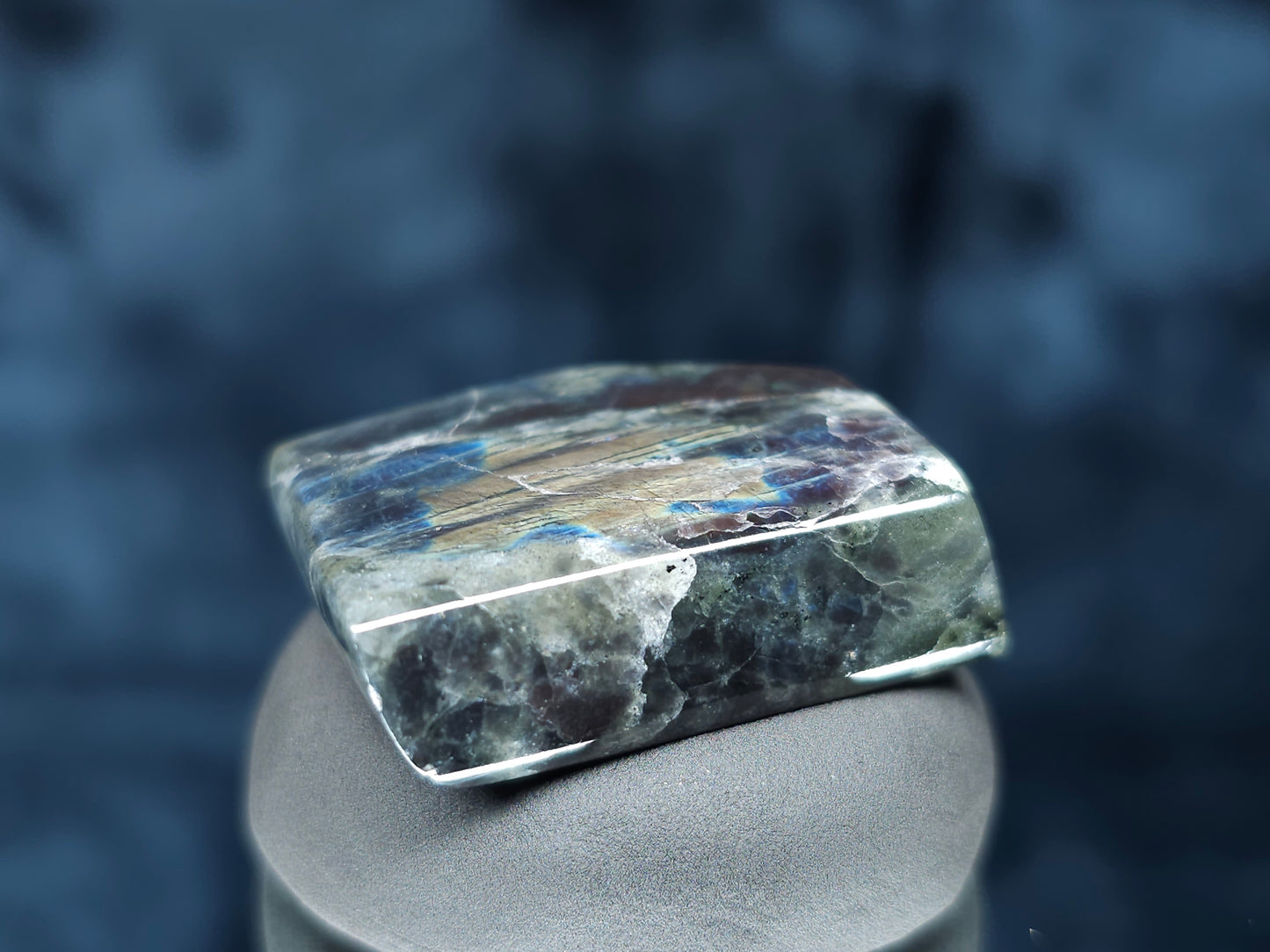 #44139 Labradorite