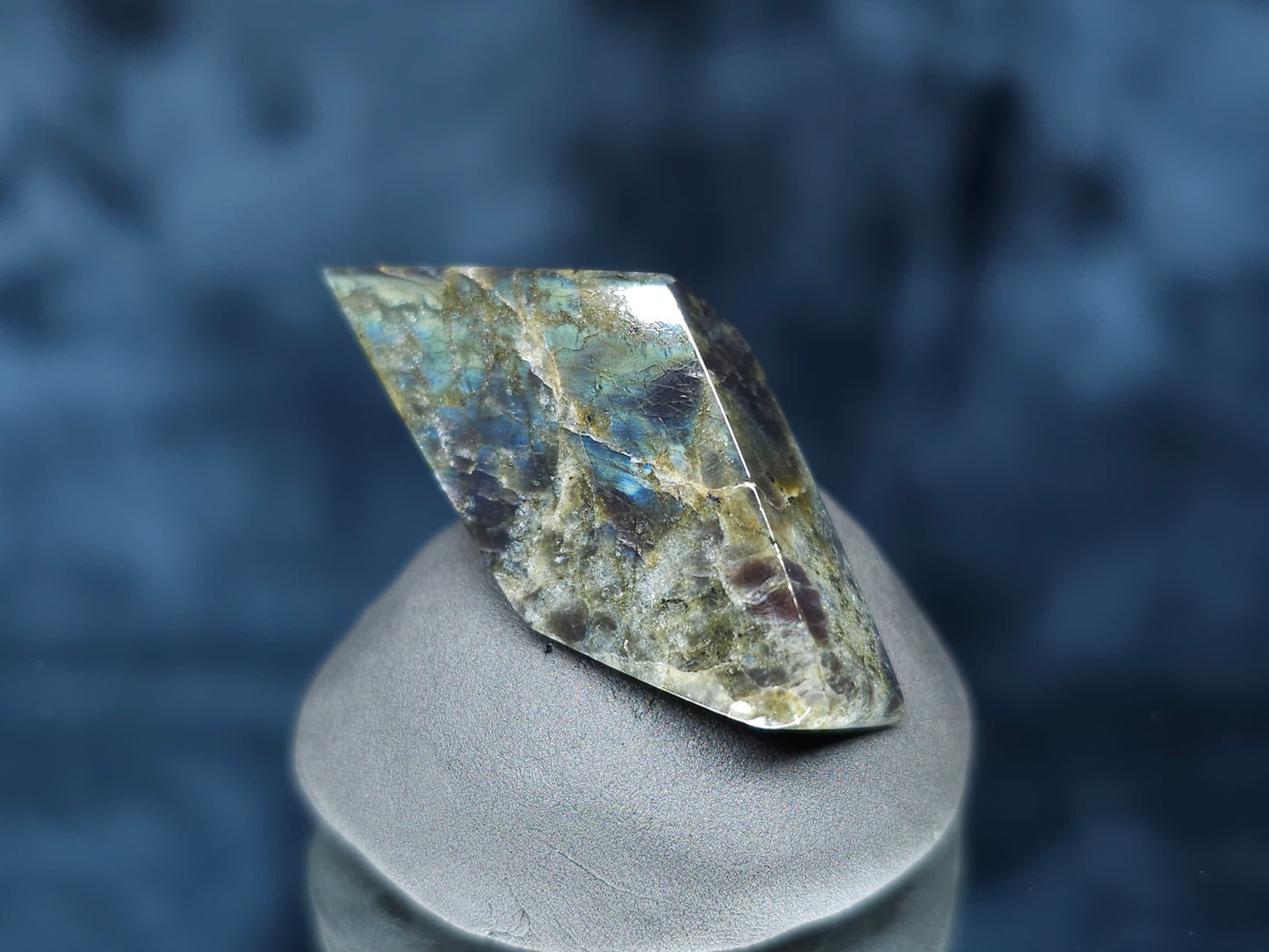 #44141 Labradorite