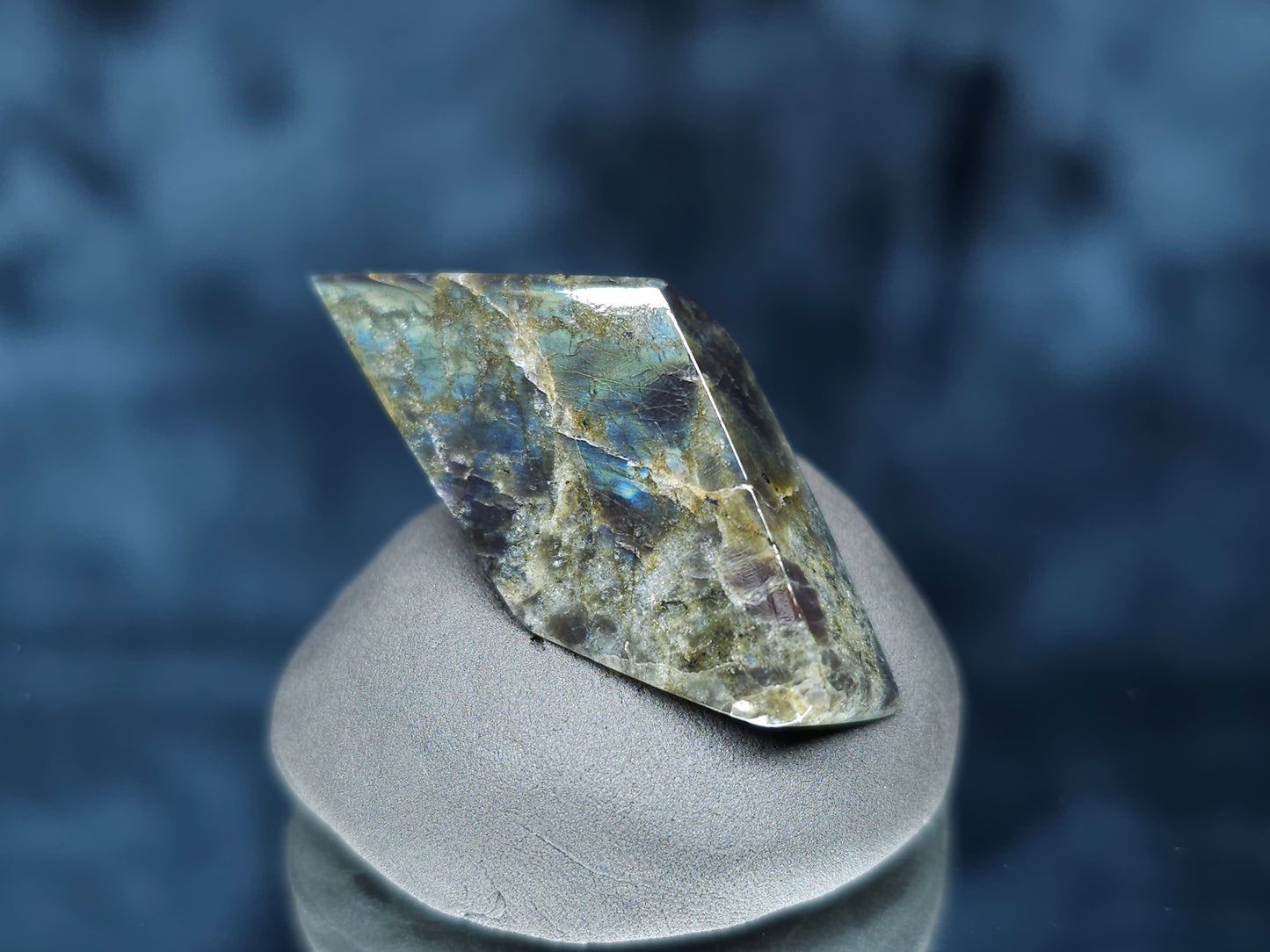 #44141 Labradorite