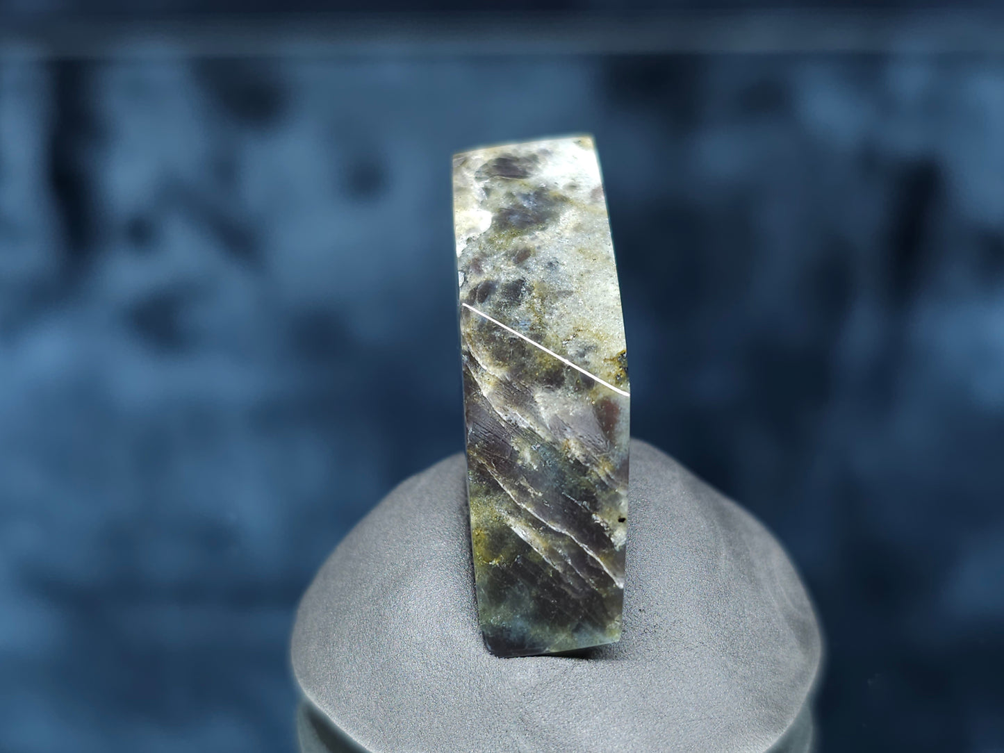 #44141 Labradorite