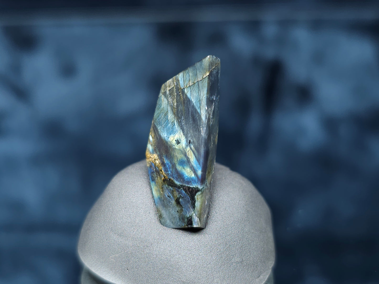 #44143 Labradorite