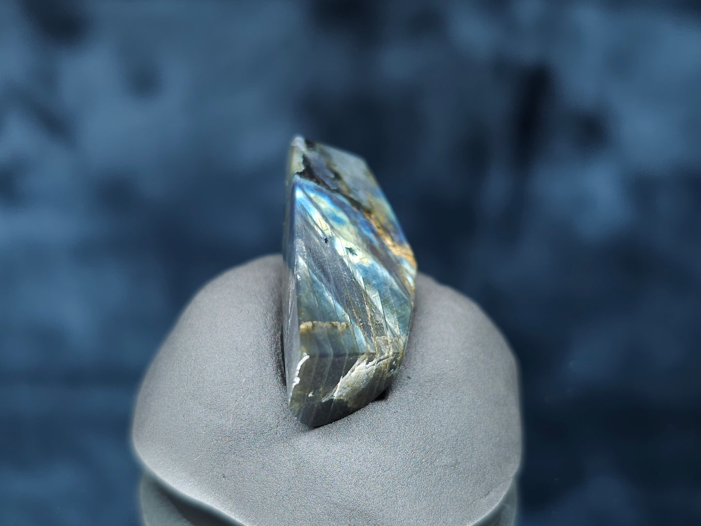 #44143 Labradorite