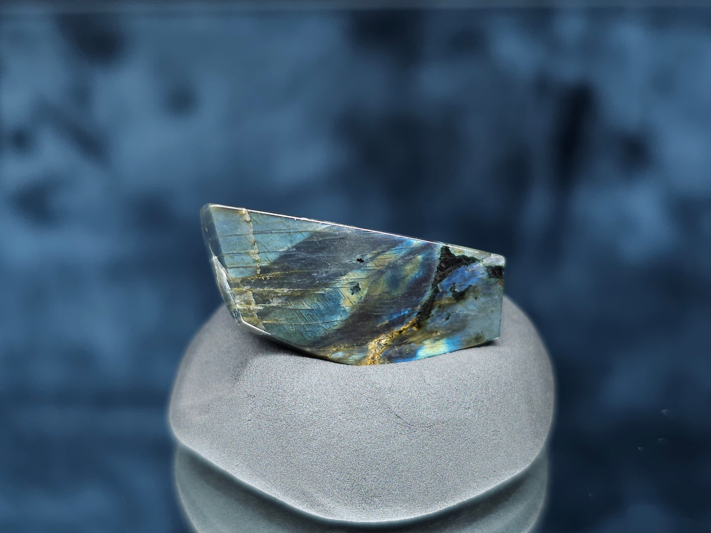 #44143 Labradorite