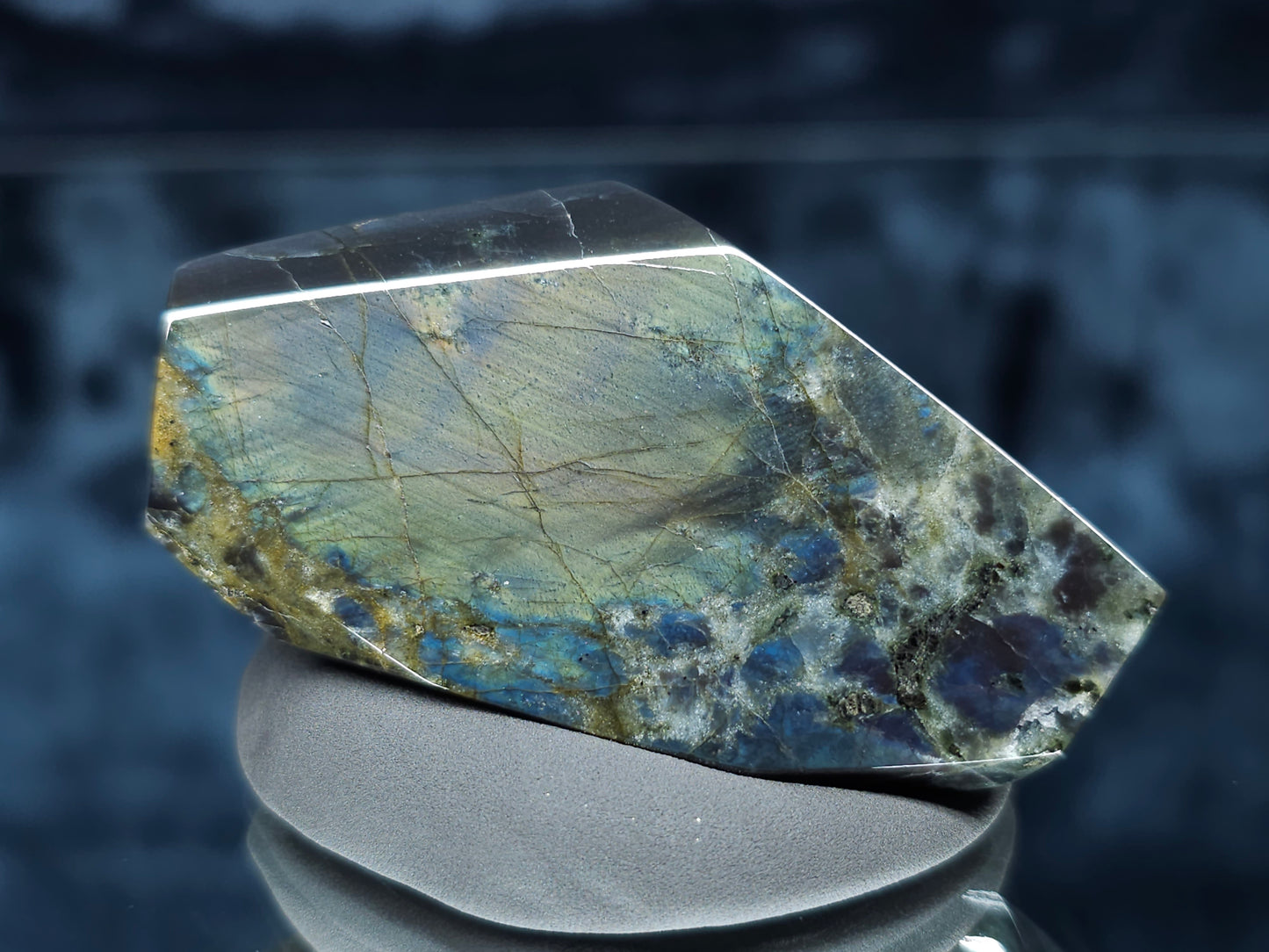 #44144 Labradorite