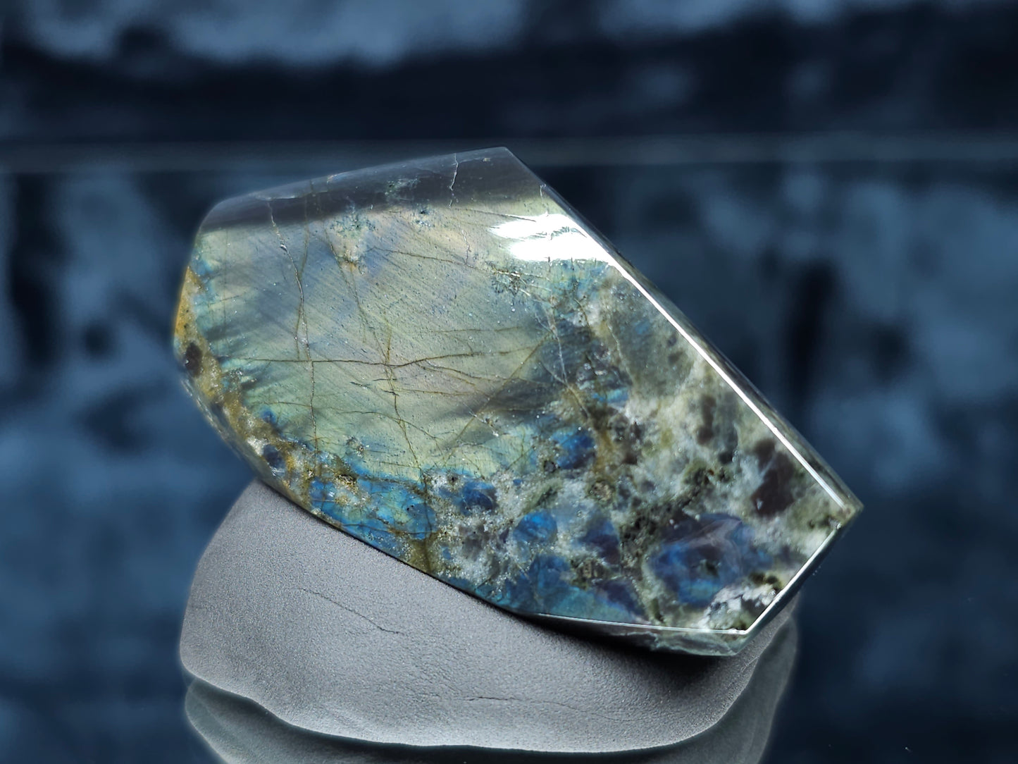 #44144 Labradorite