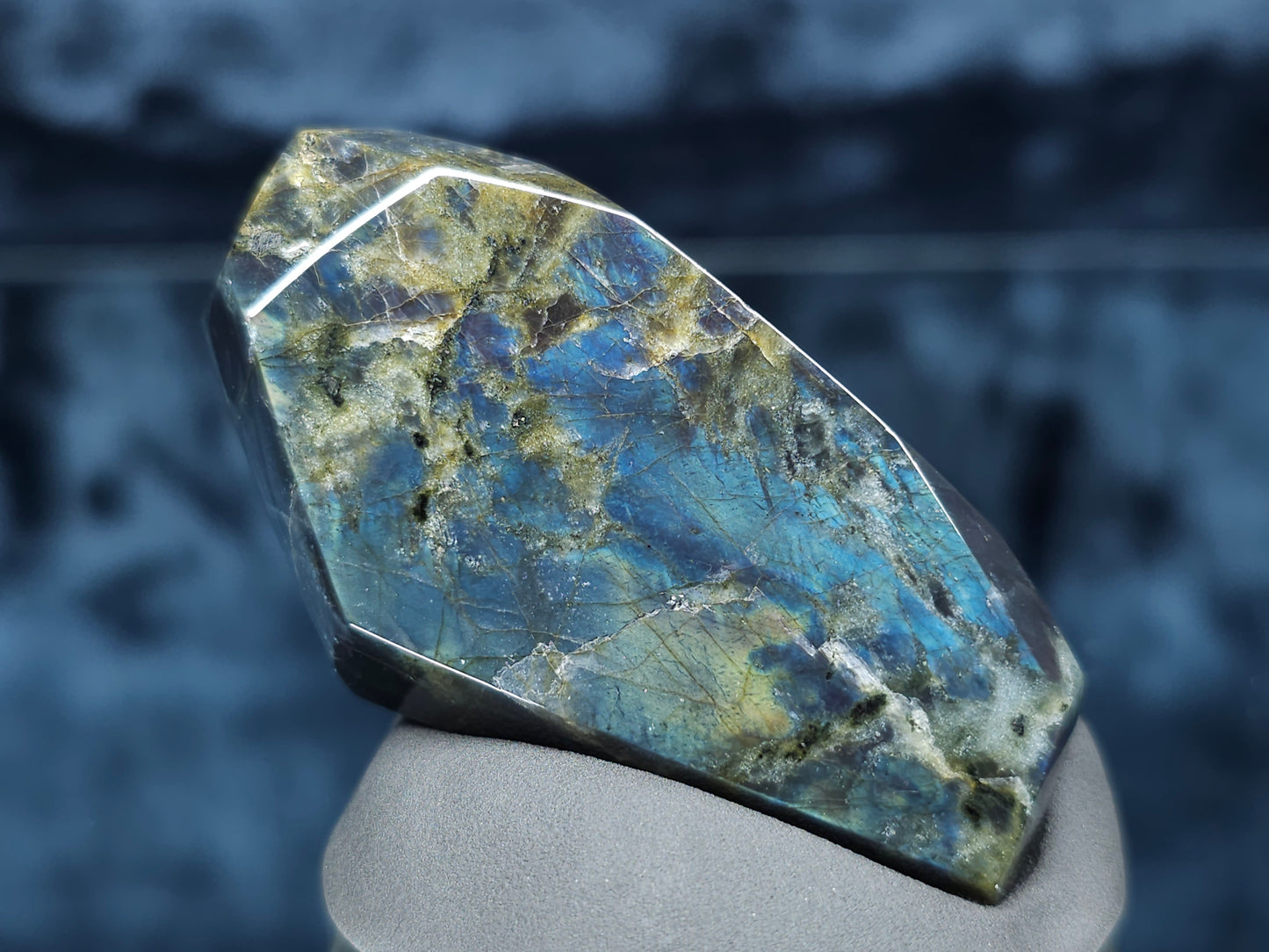 #44144 Labradorite