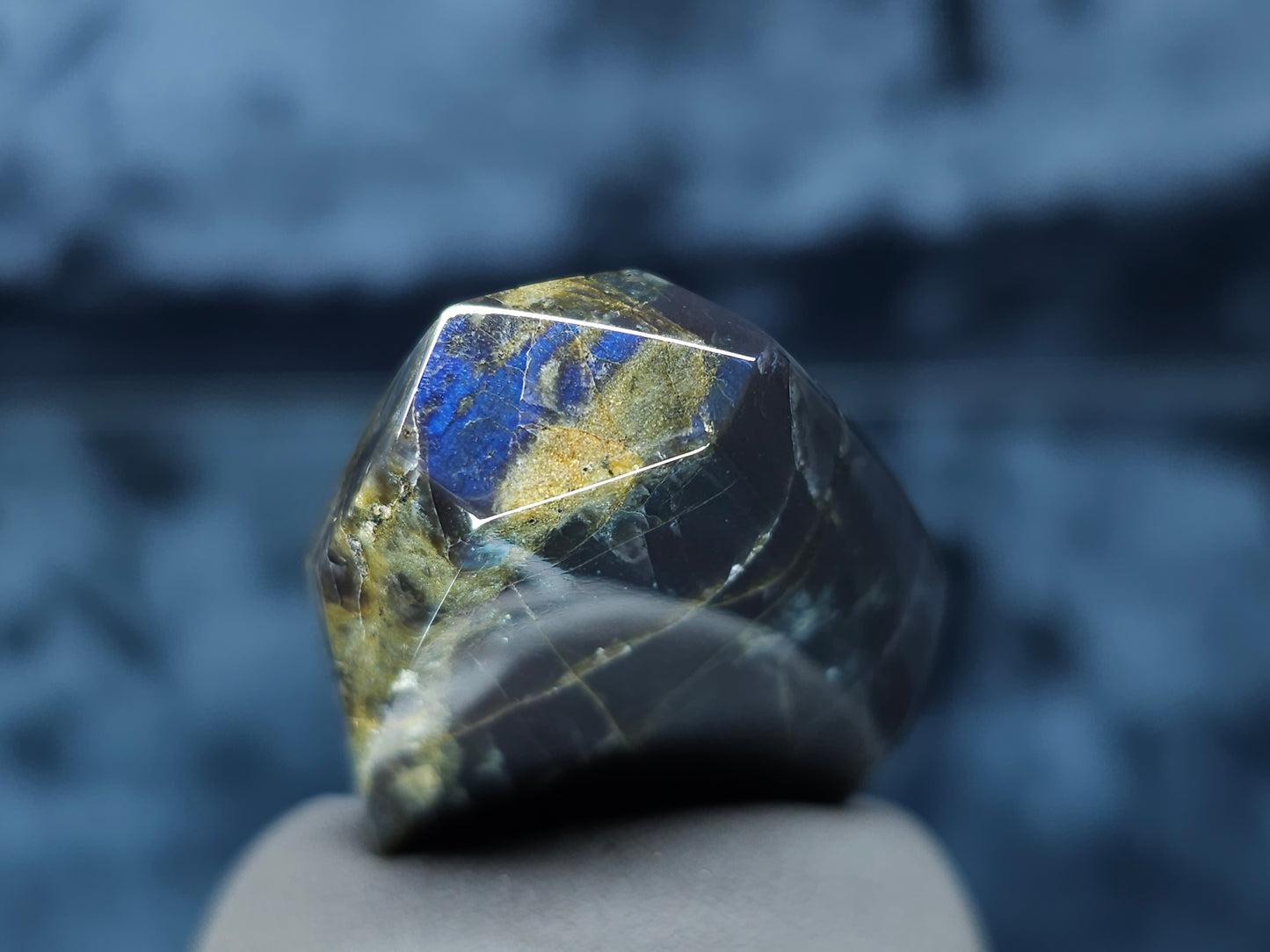 #44144 Labradorite