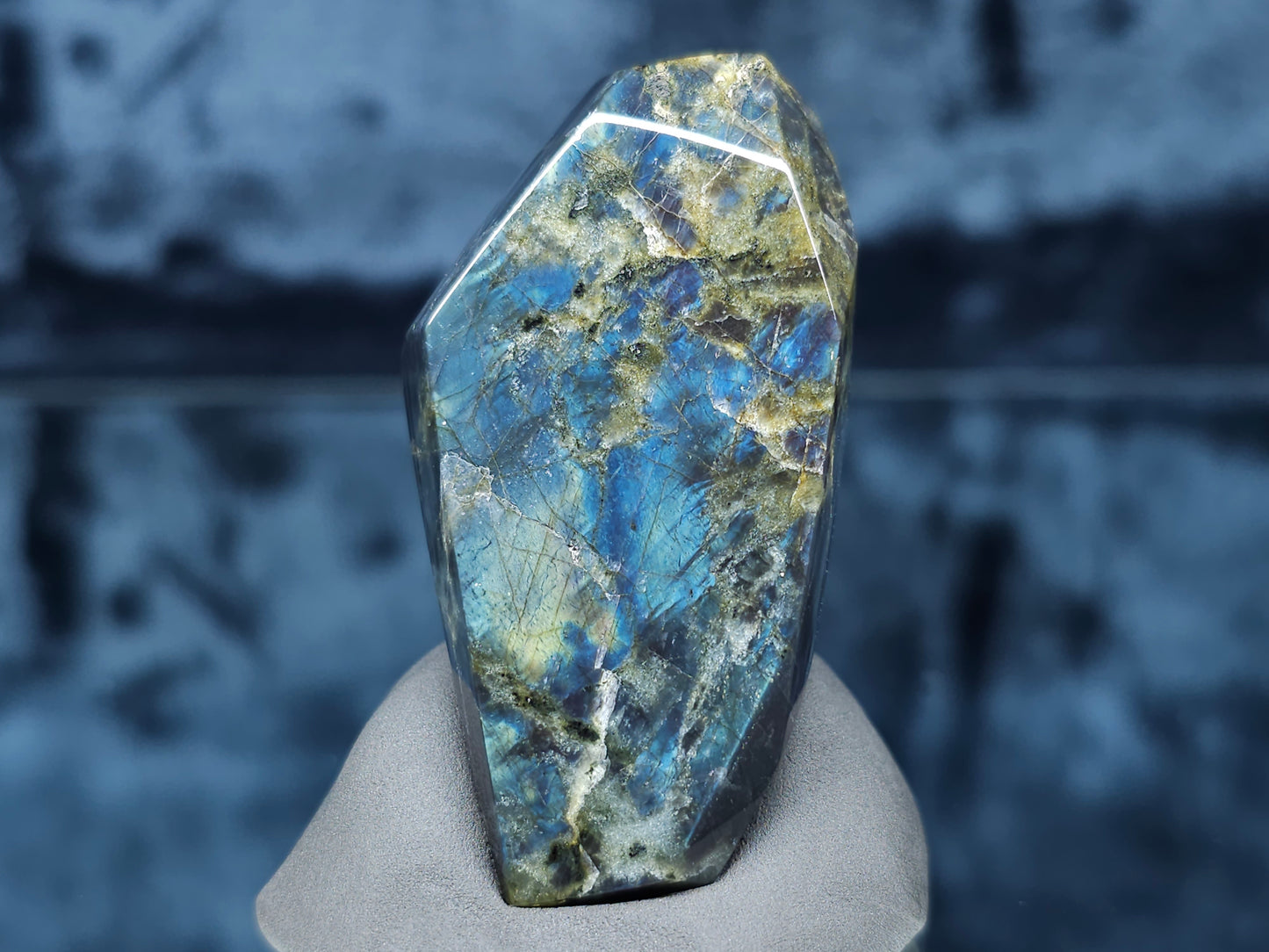 #44144 Labradorite