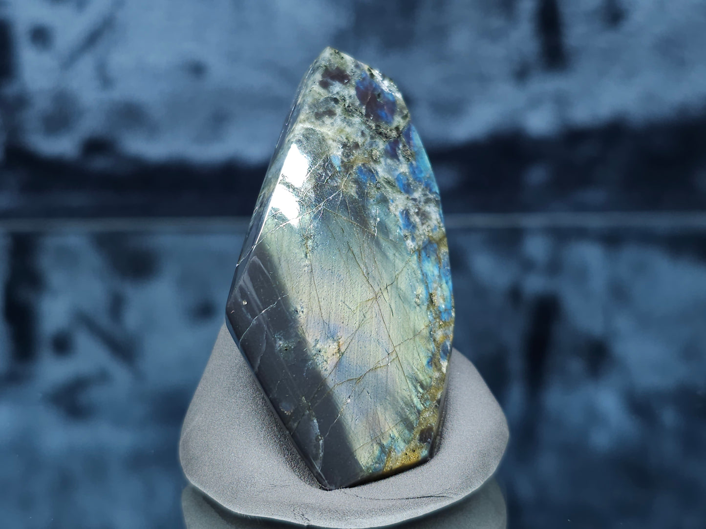 #44144 Labradorite