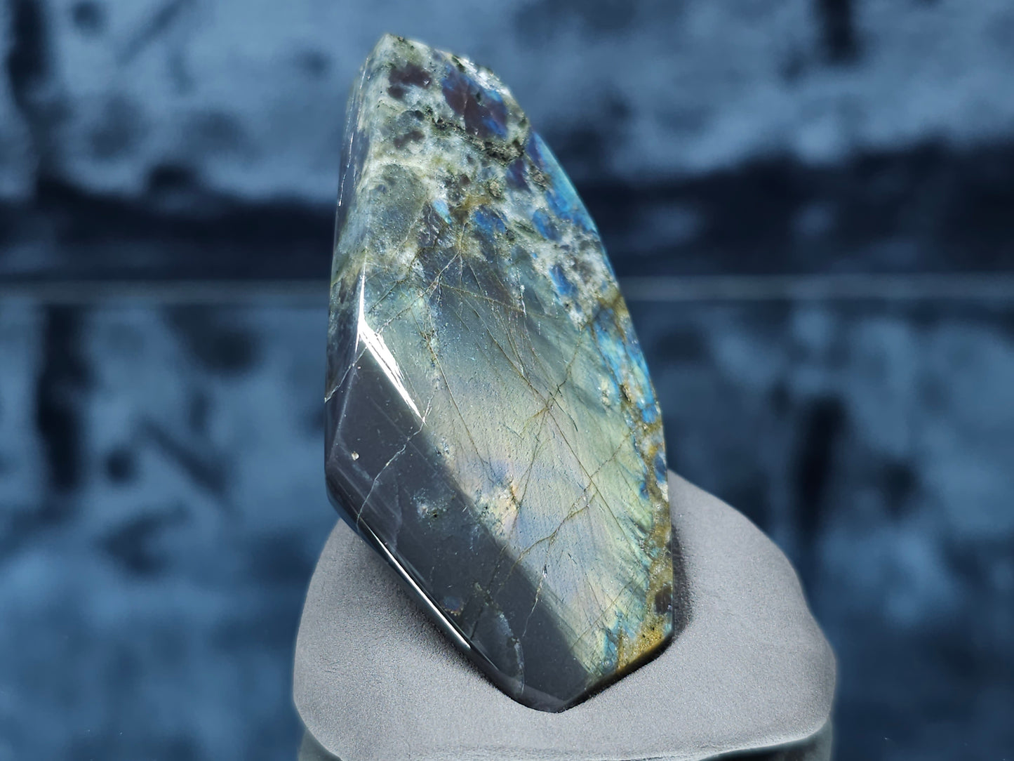 #44144 Labradorite