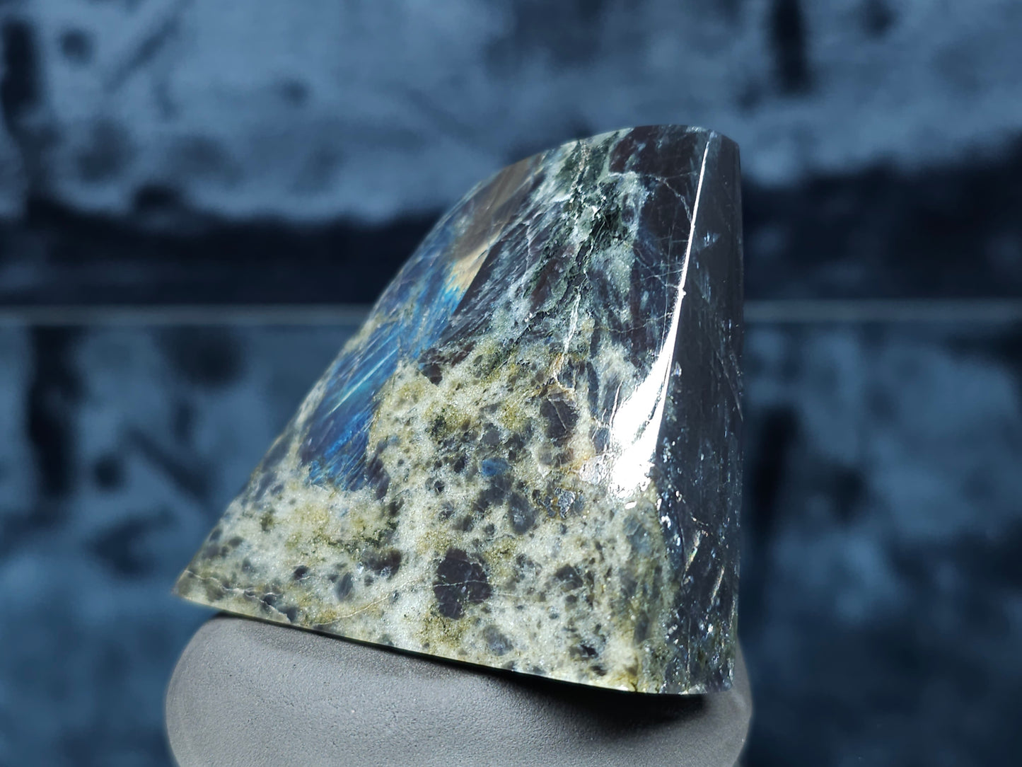 #44145 Labradorite