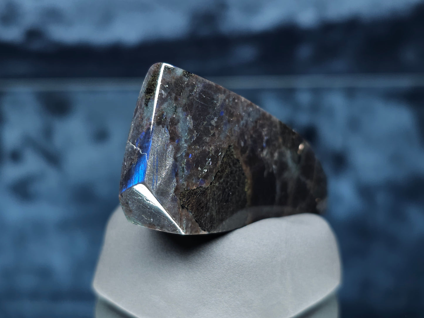 #44146 Labradorite