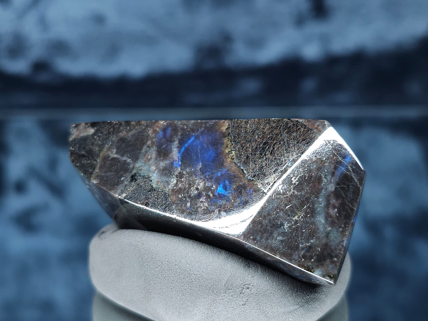 #44146 Labradorite