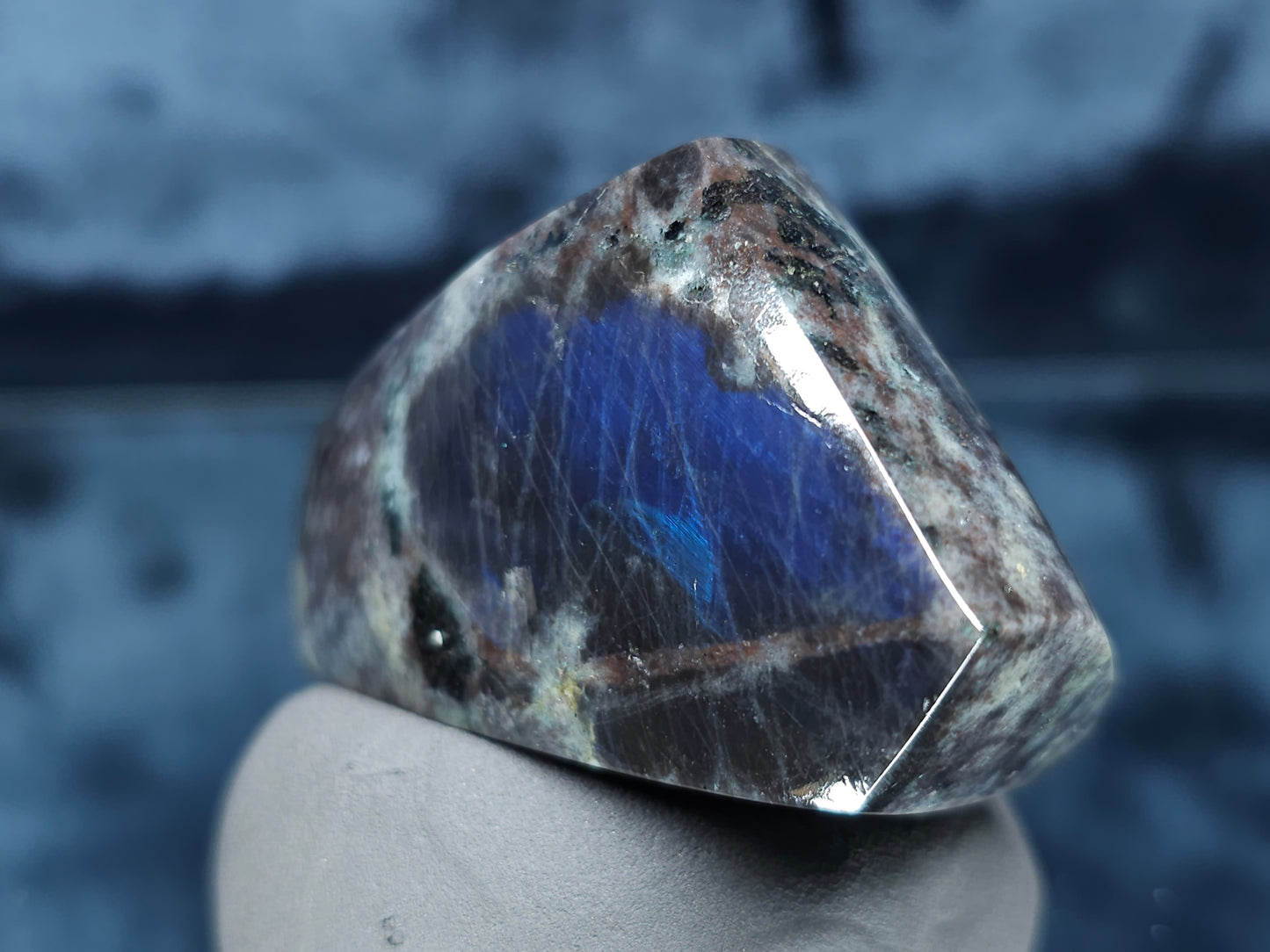 #44147 Labradorite