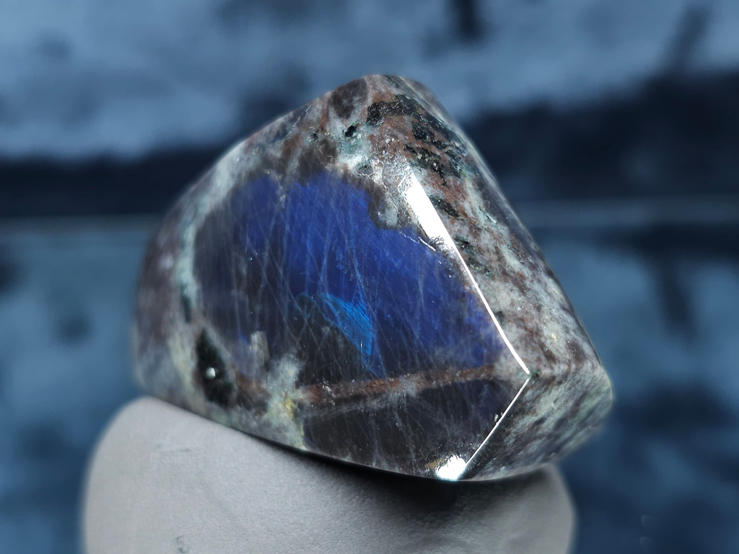 #44147 Labradorite