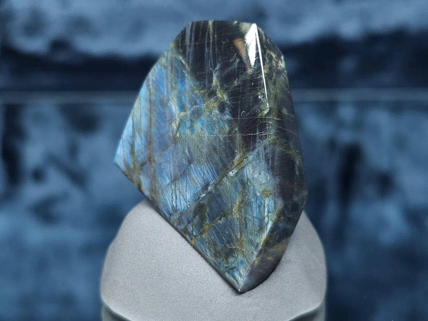 #44149 Labradorite