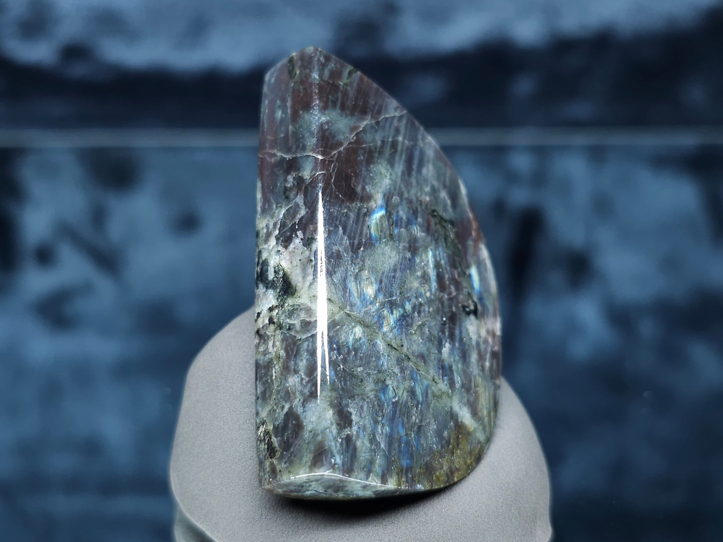 #44153 Labradorite