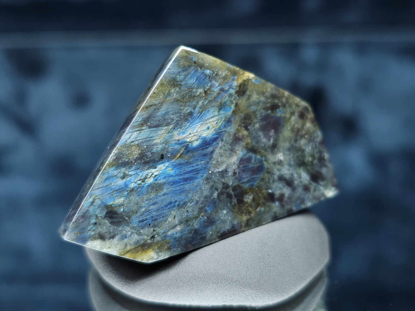 #44154 Labradorite