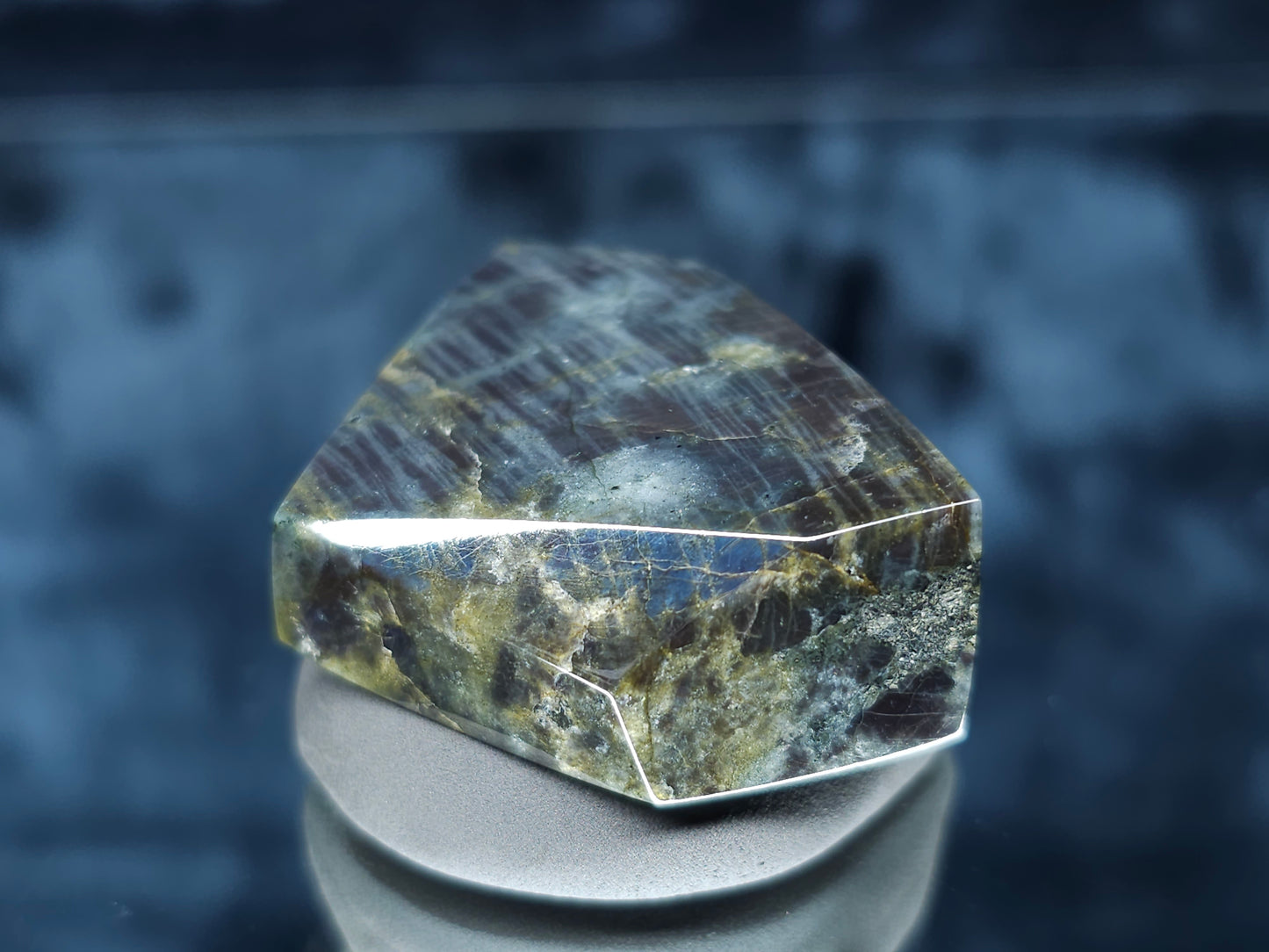 #44154 Labradorite