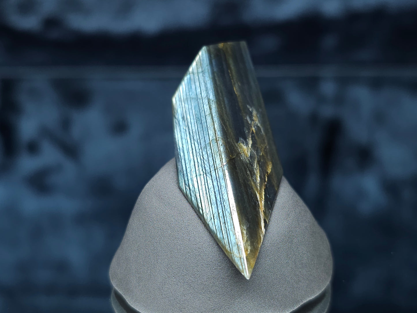 #44155 Labradorite