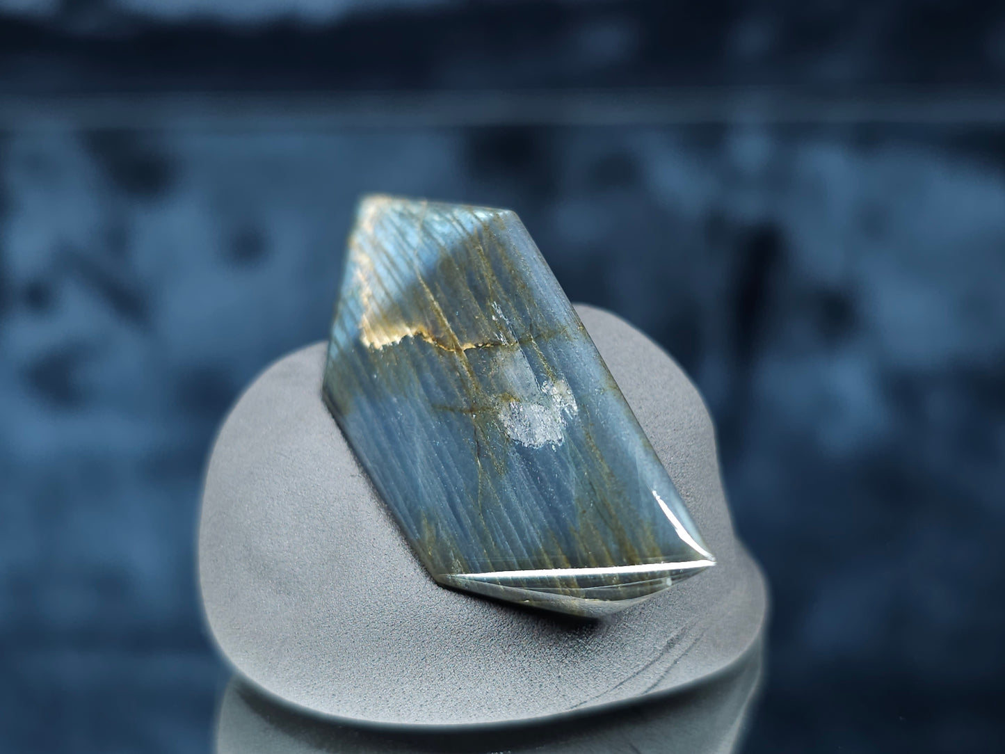 #44155 Labradorite