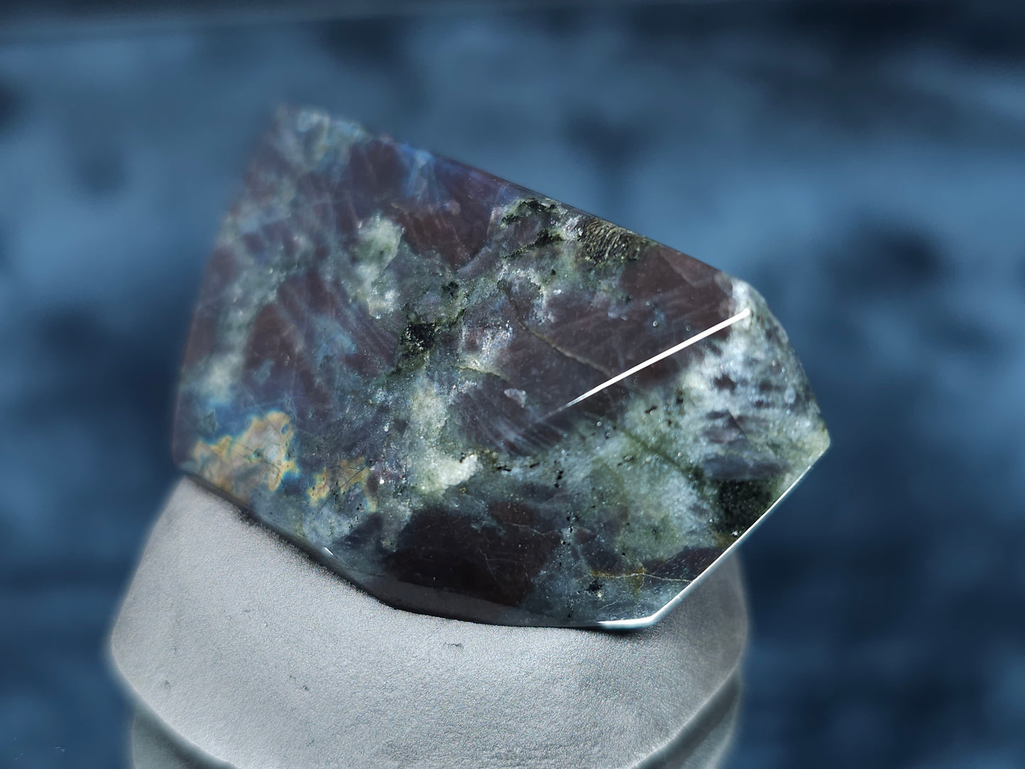 #44077 Labradorite
