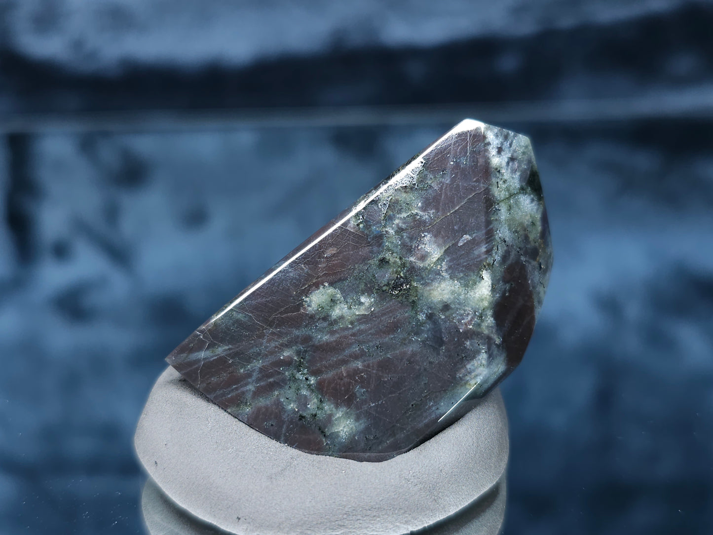 #44077 Labradorite