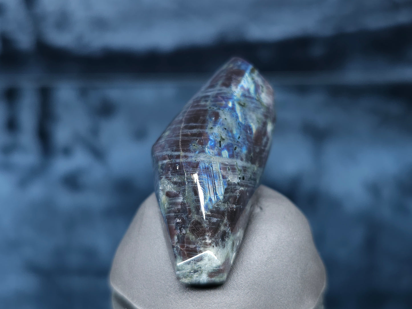 #44078 Labradorite