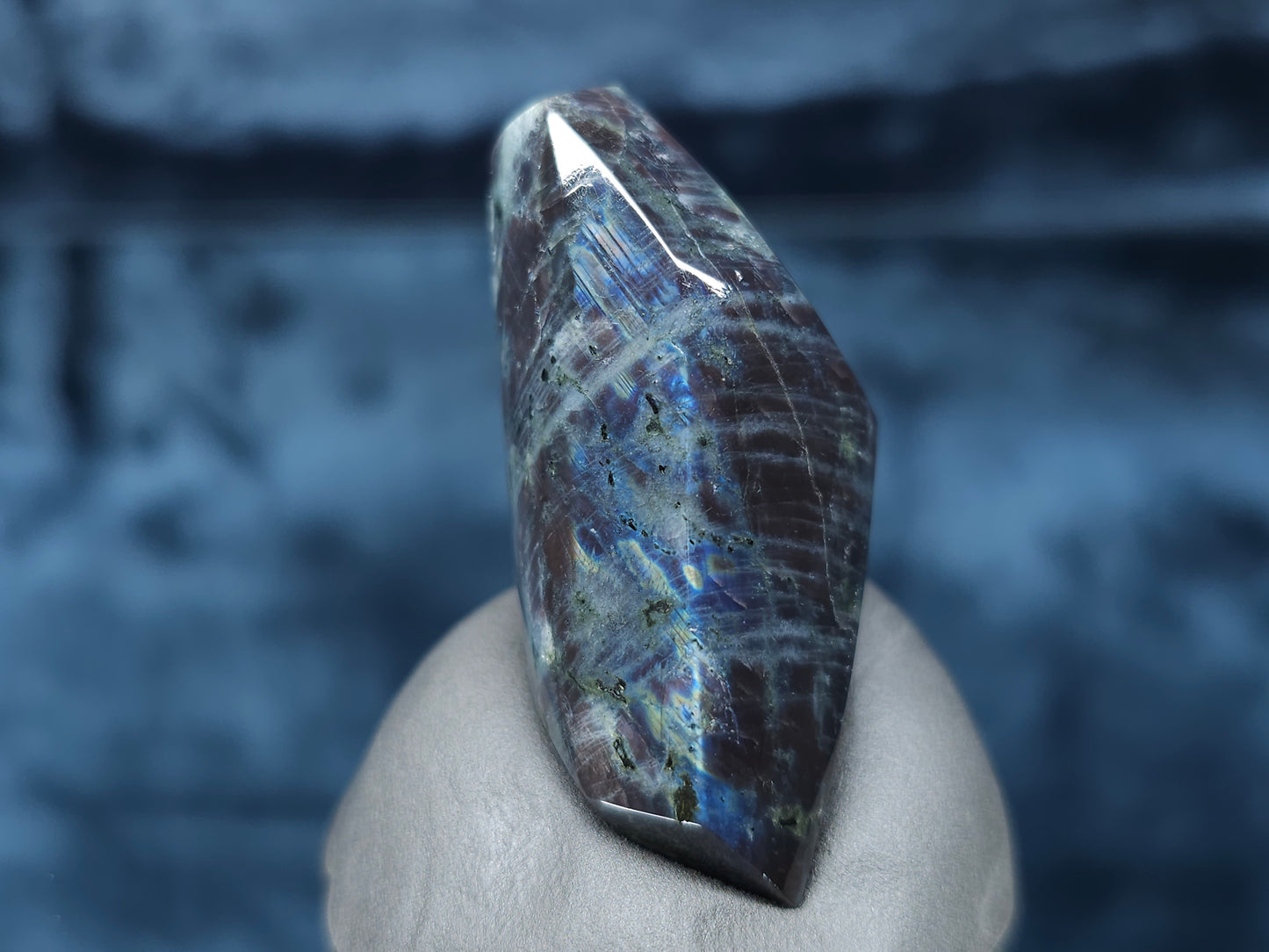 #44078 Labradorite