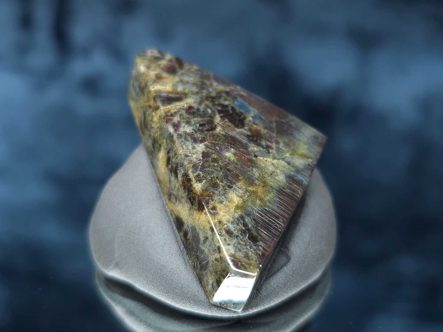 #44079 Labradorite