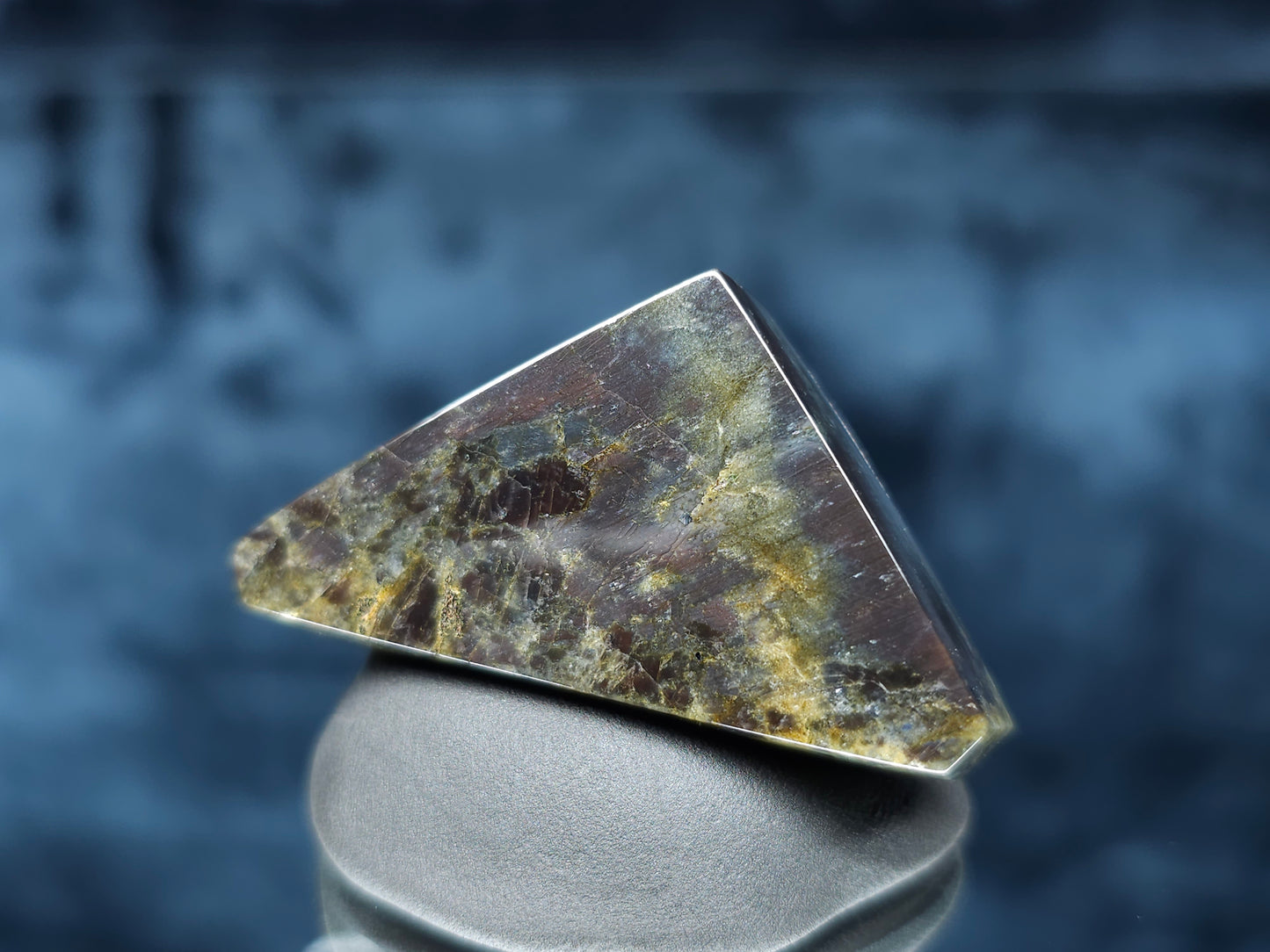 #44079 Labradorite