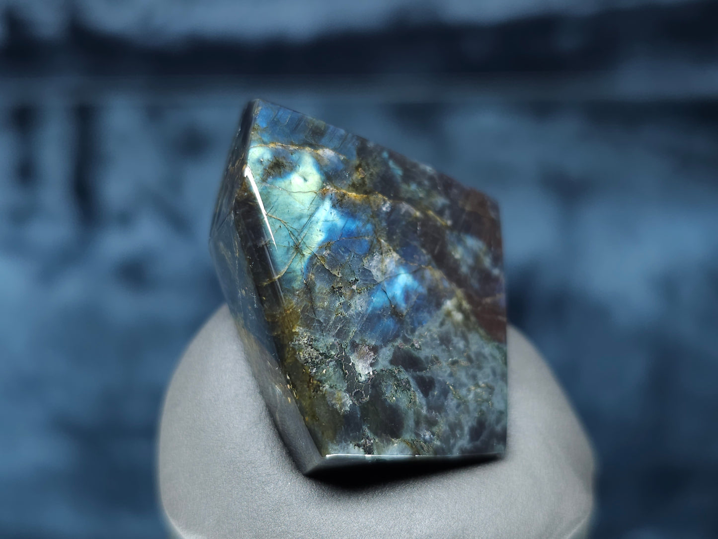 #44081 Labradorite