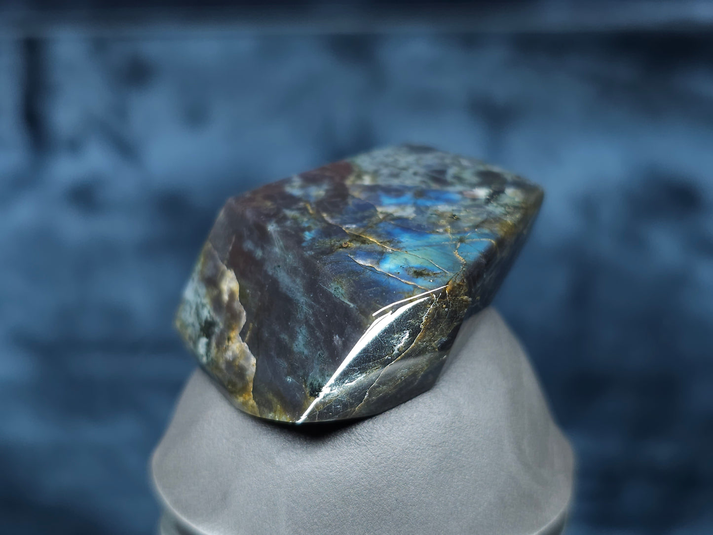 #44081 Labradorite