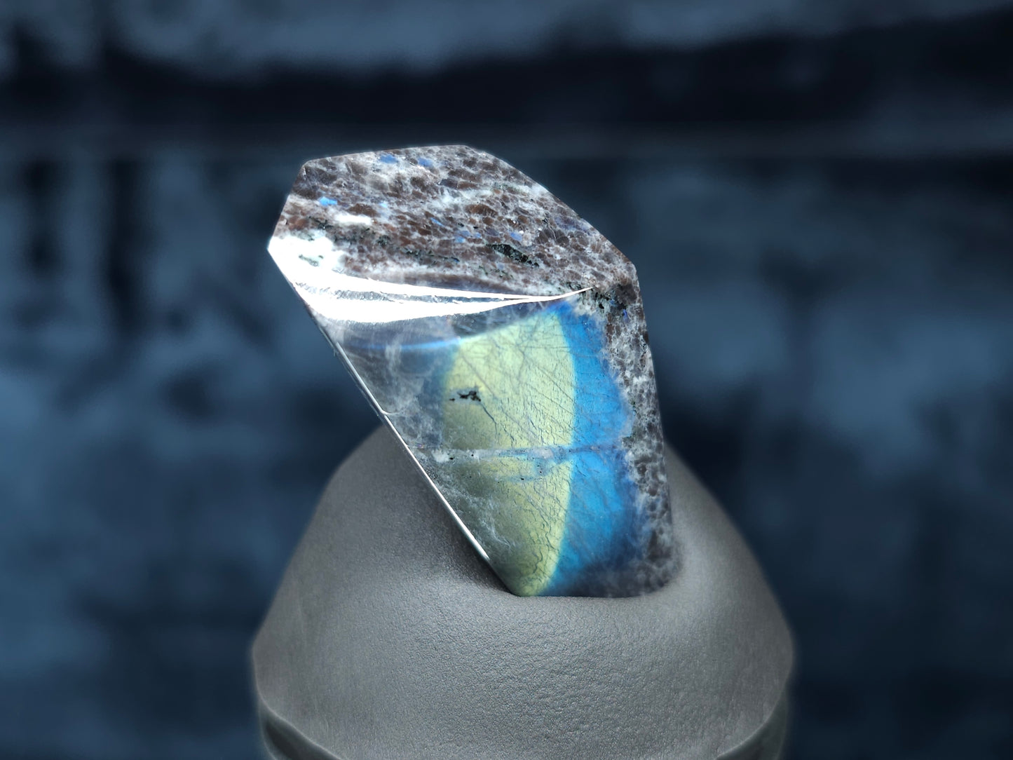 #44082 Labradorite
