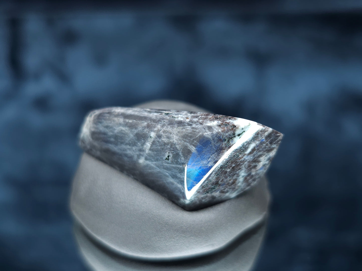 #44082 Labradorite