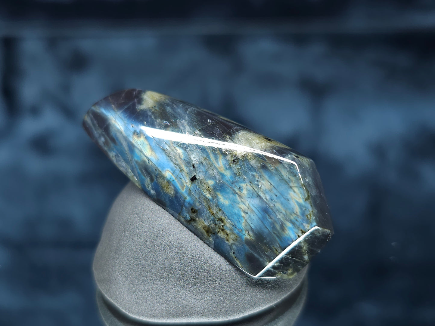 #44090 Labradorite