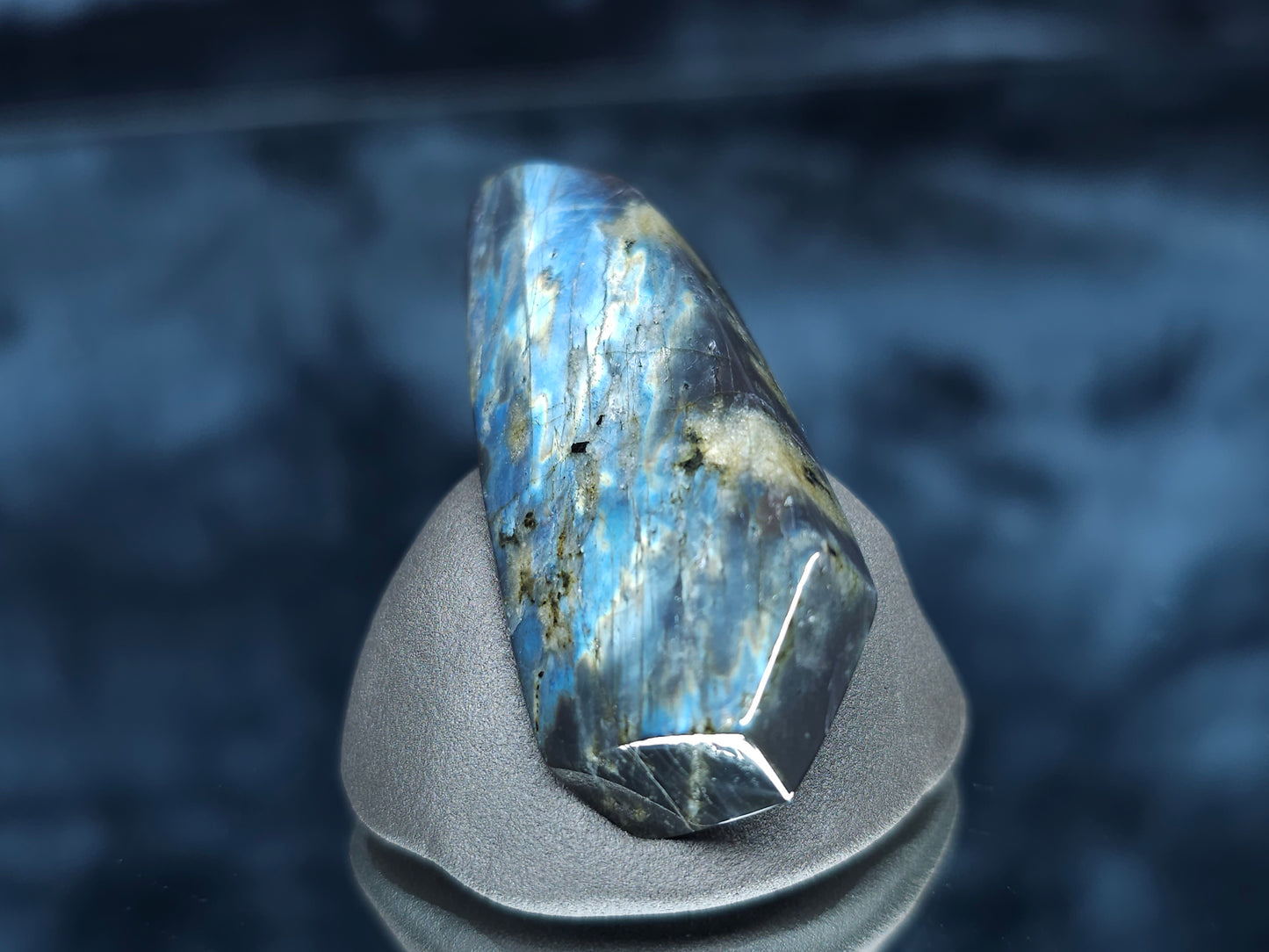 #44090 Labradorite